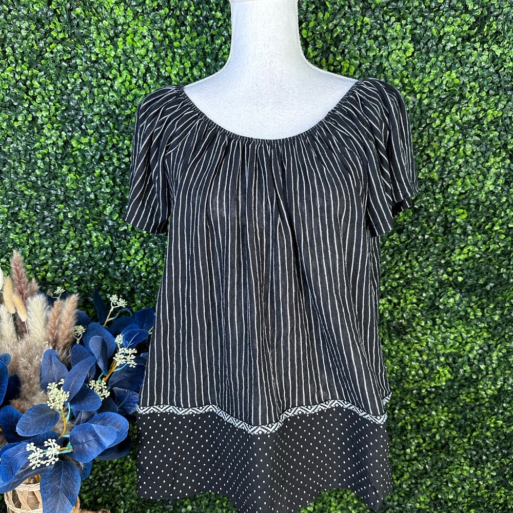 Nwt W5 Ladies Peasant Style Top, Sz small Black And White